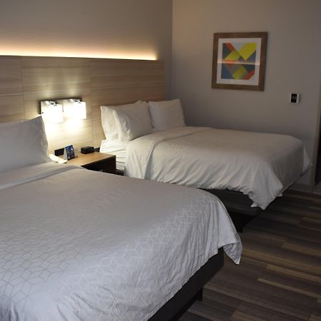 Holiday Inn Express Hotel & Suites Mcpherson By Ihg Esterno foto