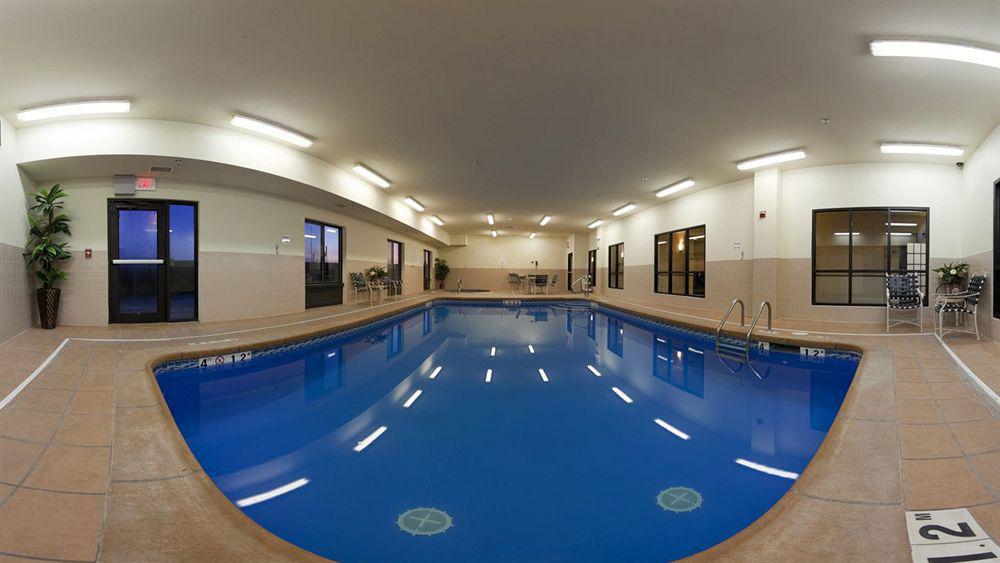 Holiday Inn Express Hotel & Suites Mcpherson By Ihg Esterno foto
