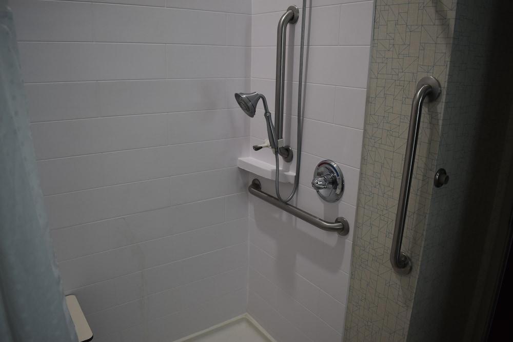 Holiday Inn Express Hotel & Suites Mcpherson By Ihg Esterno foto