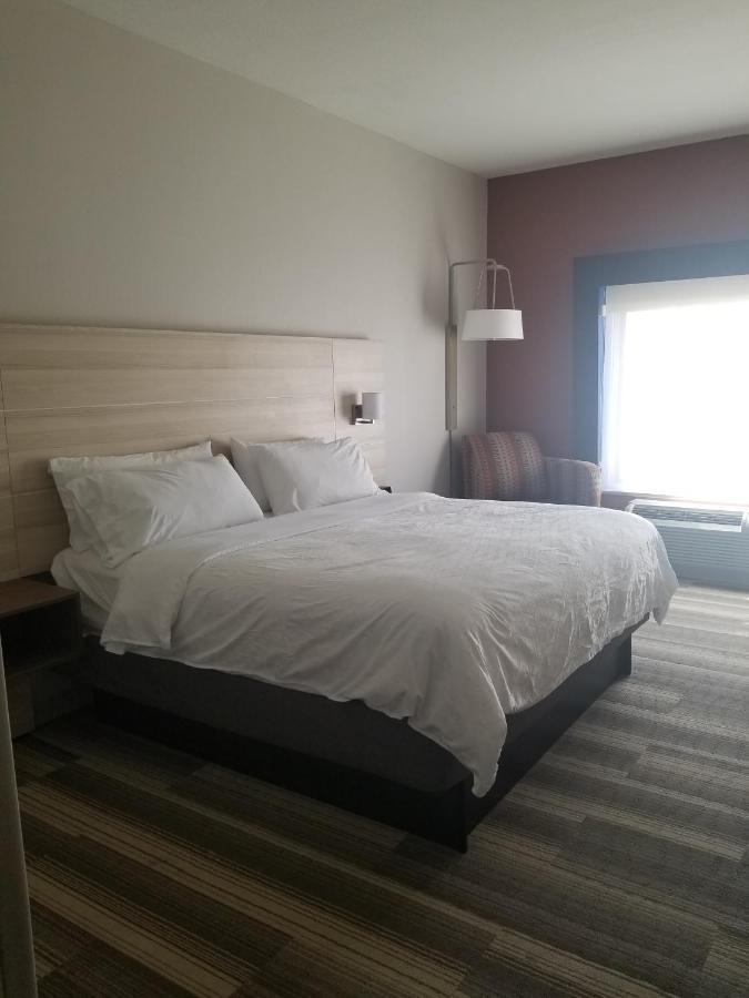 Holiday Inn Express Hotel & Suites Mcpherson By Ihg Esterno foto
