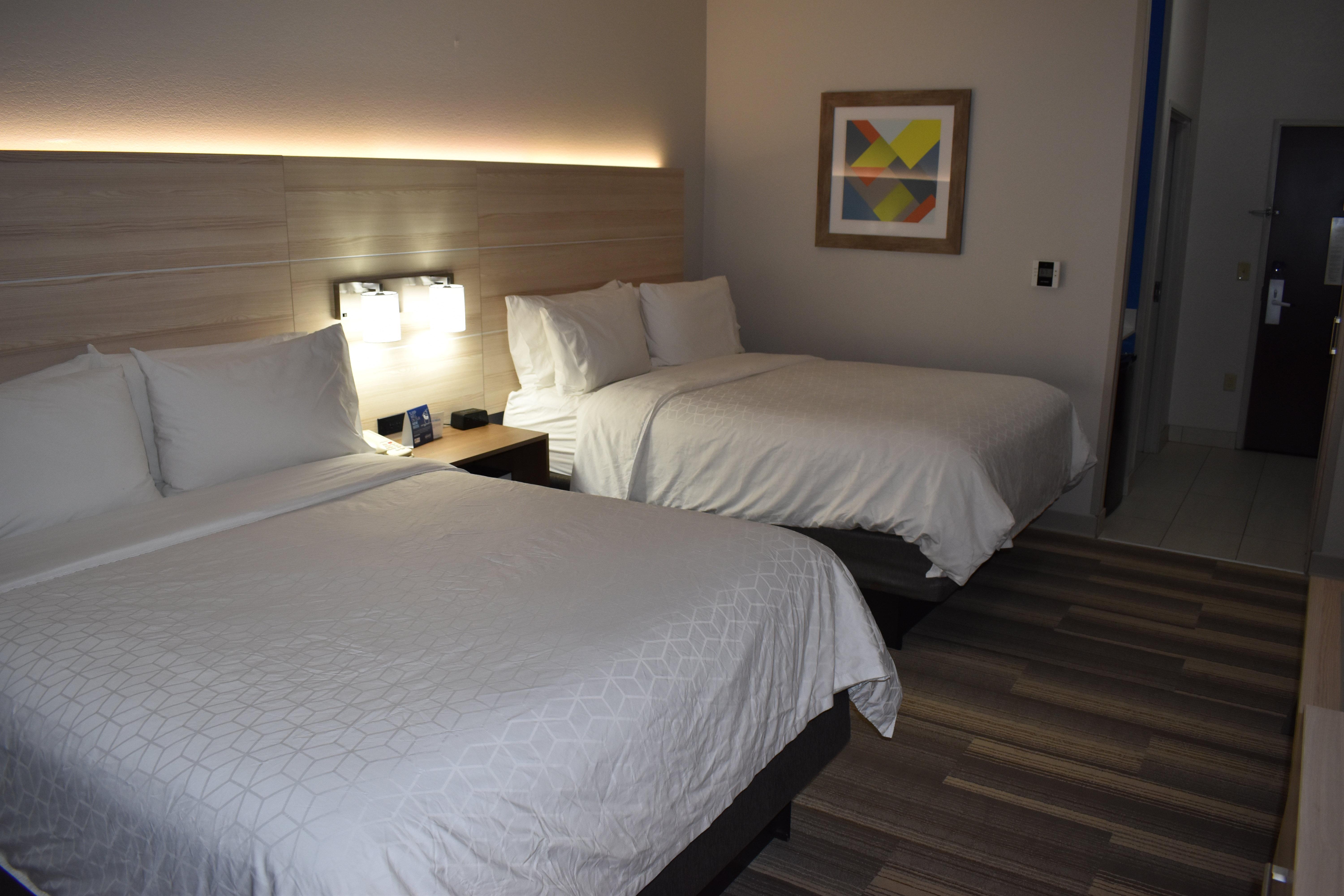 Holiday Inn Express Hotel & Suites Mcpherson By Ihg Esterno foto