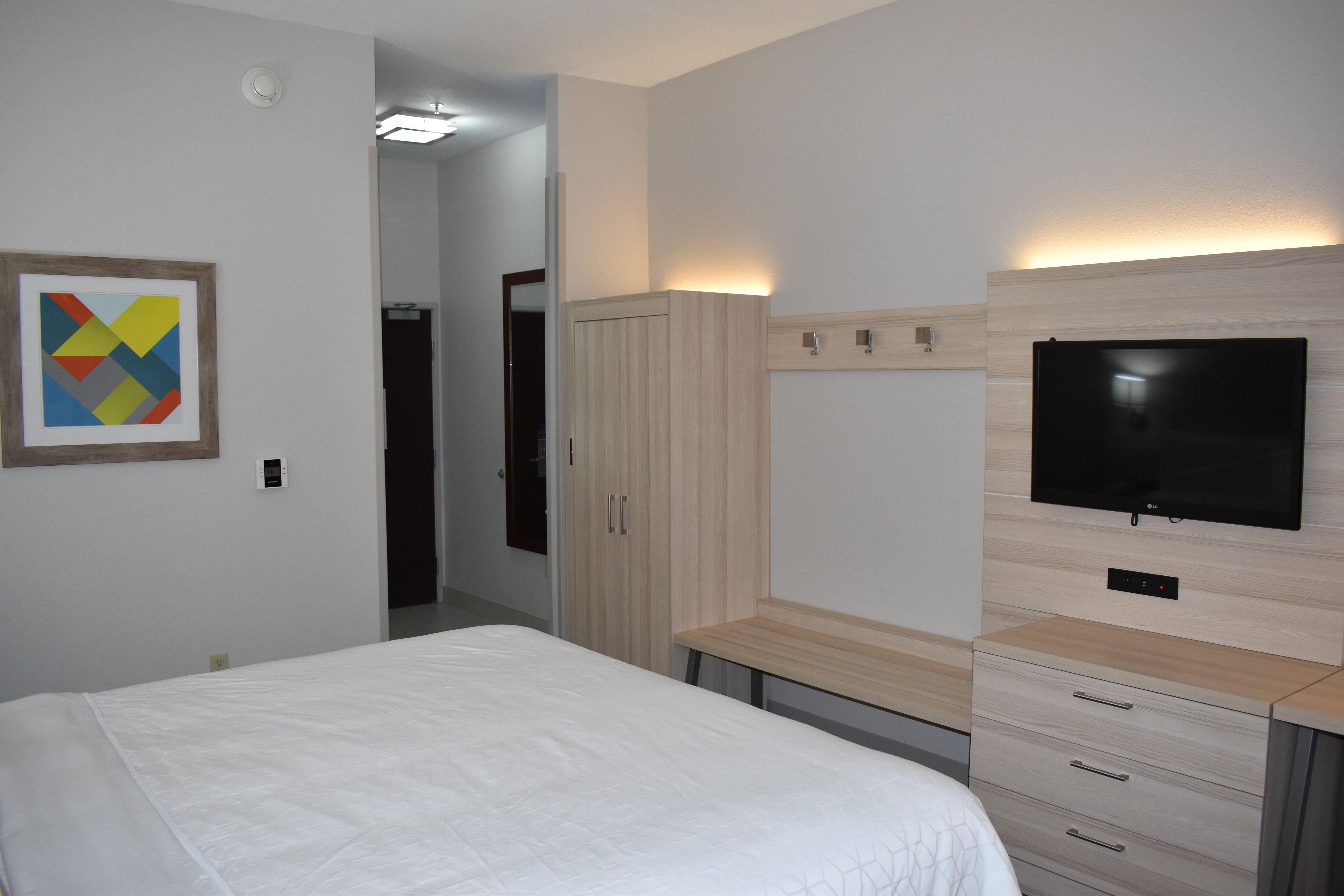Holiday Inn Express Hotel & Suites Mcpherson By Ihg Esterno foto