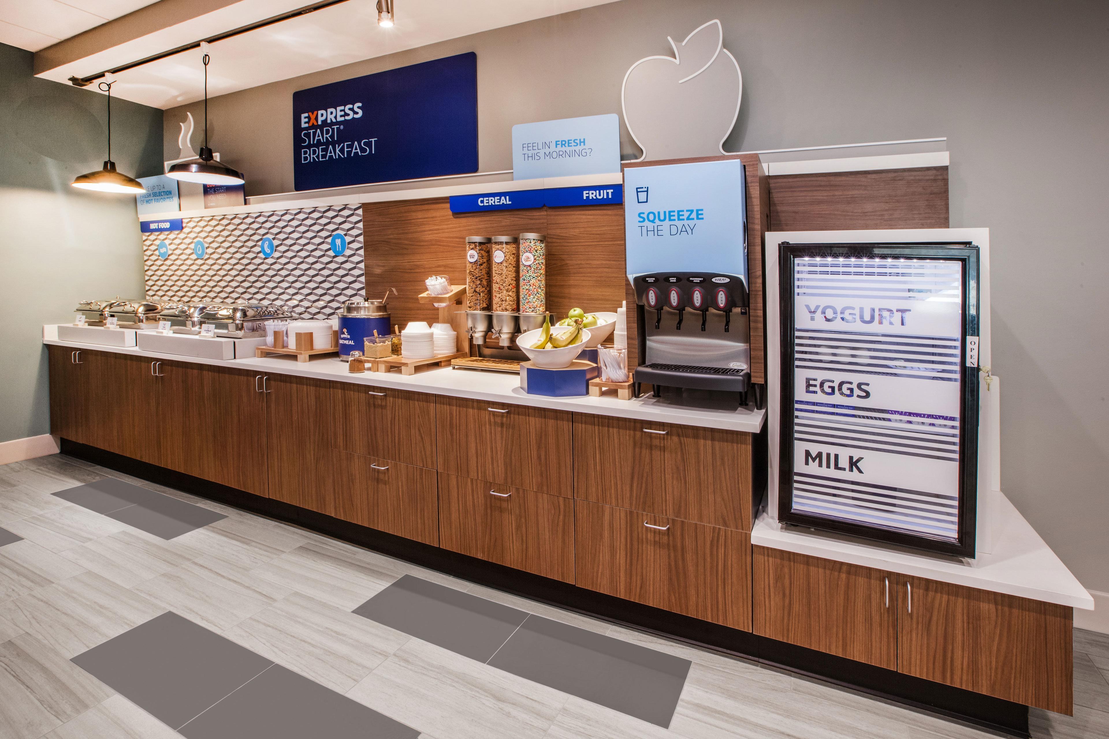Holiday Inn Express Hotel & Suites Mcpherson By Ihg Esterno foto