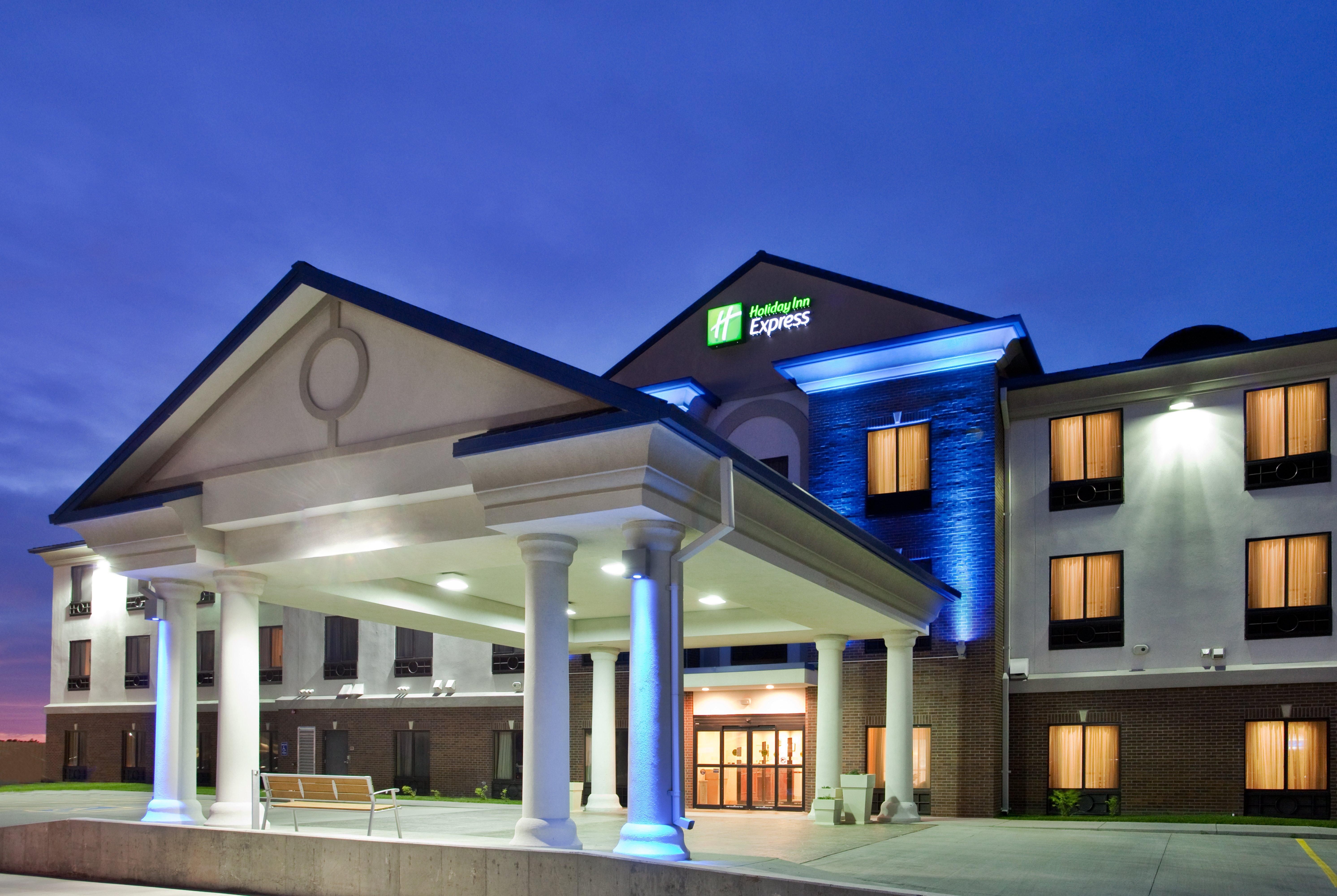 Holiday Inn Express Hotel & Suites Mcpherson By Ihg Esterno foto