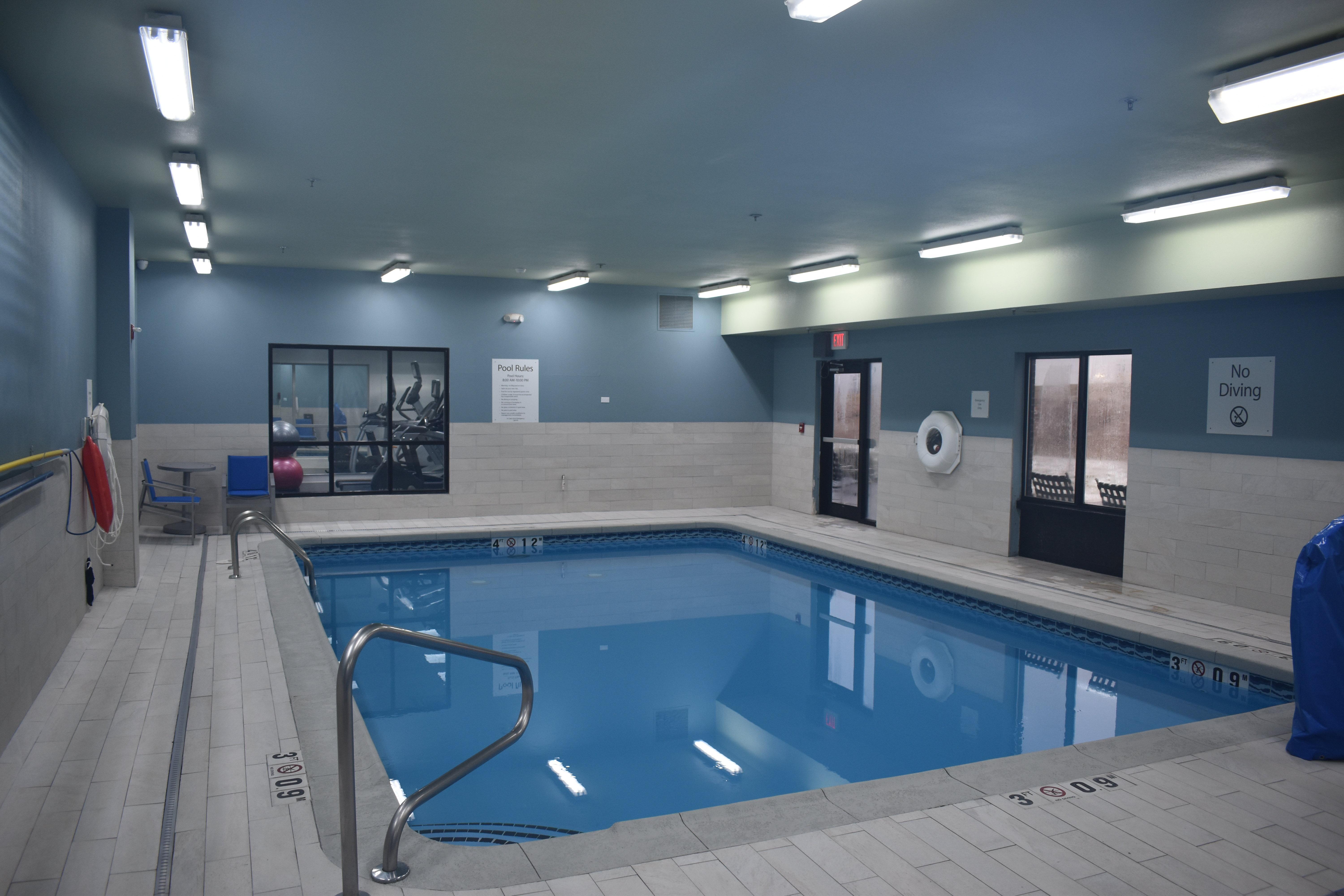 Holiday Inn Express Hotel & Suites Mcpherson By Ihg Esterno foto