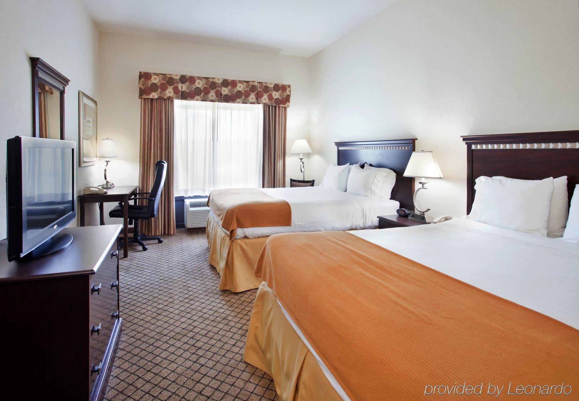 Holiday Inn Express Hotel & Suites Mcpherson, An Ihg Hotel Esterno foto
