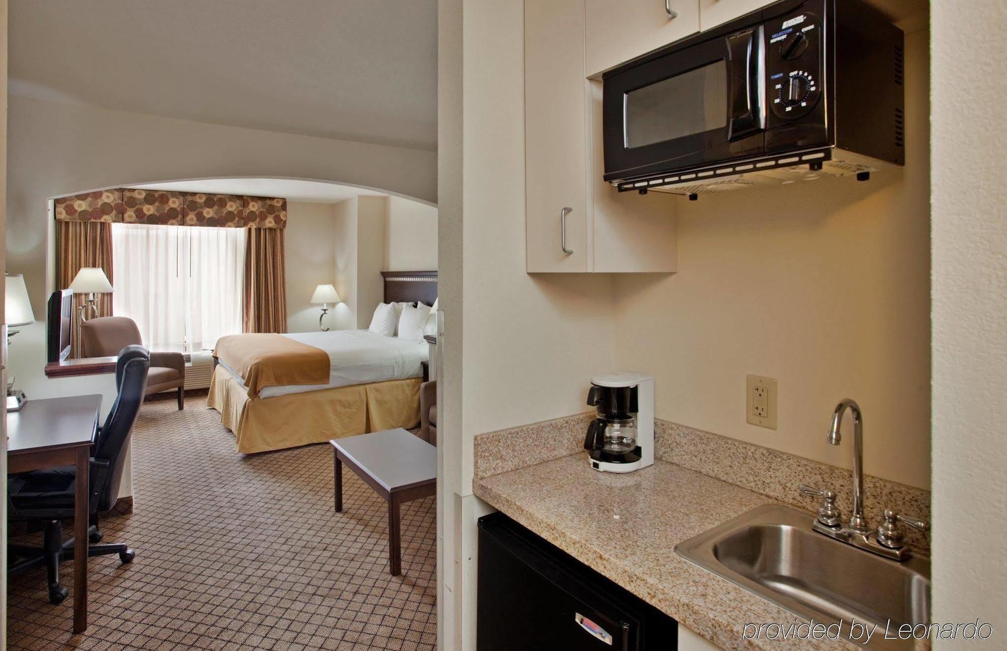 Holiday Inn Express Hotel & Suites Mcpherson By Ihg Camera foto