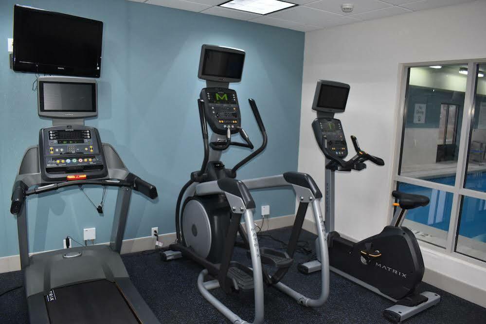 Holiday Inn Express Hotel & Suites Mcpherson By Ihg Esterno foto